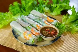 Gỏi cuốn tôm thịt 5 cuốn mấm nêm,c - 60.000 ₫ tại Chân Gà Sốt Thái & Gỏi Cuốn Mẹ Sữa - Đường 54