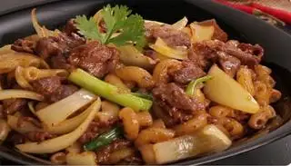 Nui xào bò  - 52.000 ₫ tại Quán Nguyệt Tròn - Gỏi Cuốn & Bột Chiên - Lý Thái Tổ