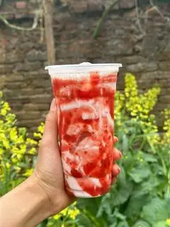 Hình ảnh Sữa Chua lắc Dâu Tây