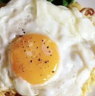 Trứng ốp la - 10.000 ₫ tại Nui Xào Bò Ú Béo - Mì Gói Xào Bò, Hủ Tiếu Xào & Món Chay - Đường số 10