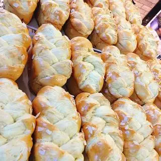 Hình ảnh Bánh mì hoa cúc
