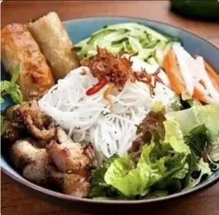 Hình ảnh Bún thịt nướng - bì chả giò