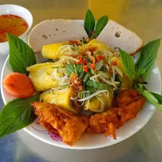 Bánh cuốn trứng - 52.000 ₫ tại Bún Riêu Cua, Bánh Cuốn & Bánh Ướt Quán Ngon - Lạc Long Quân