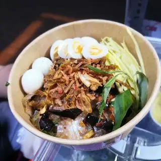 Hình ảnh bánh tráng trộn khô bò đen nhà làm 