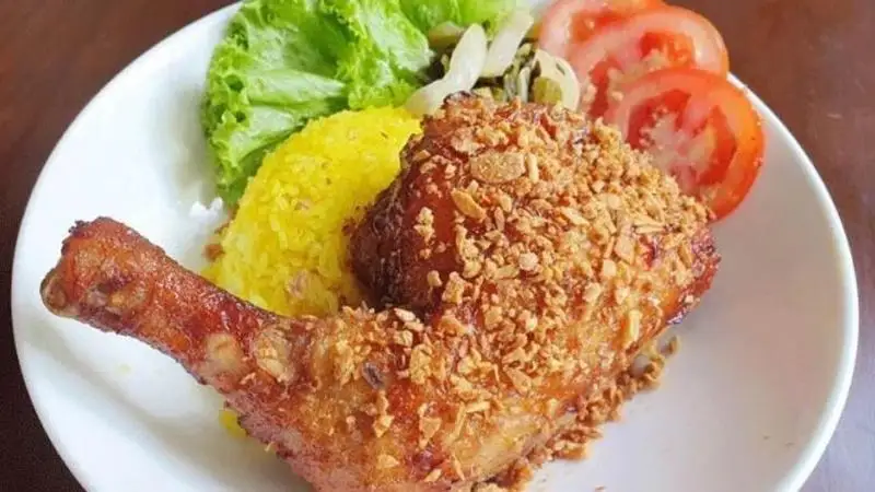 cơm gà mắm tỏi góc tư - 60.000 ₫ tại Quán Cô Ba - Cơm Gà Xối Mỡ - Chung Cư Ngô Gia Tự