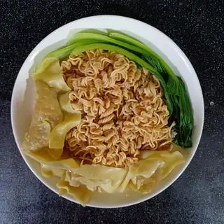 mì gói sốt sủi cảo + hoành thánh ( k ăn cay ghi chú giúp quán) - 59.000 ₫ tại Bún & Cháo Má 5 - Đỗ Quang Đẩu