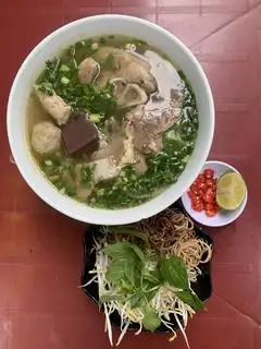 Hình ảnh Bún bò Huế đầy đủ
