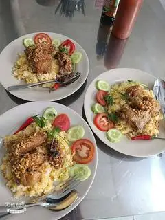 Cơm má  (Ức) gà sốt mắm tỏi - 65.000 ₫ tại Cơm Gà Xối Mỡ Đăng Khôi - Nguyễn Sỹ Sách