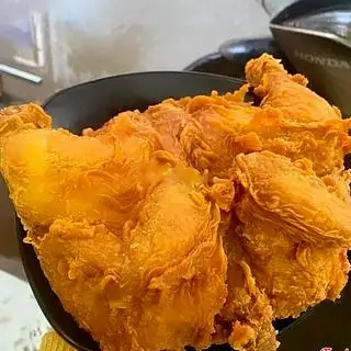 Hình ảnh Gà Rán Nguyên Con Tặng Pesi Khổng Lồ