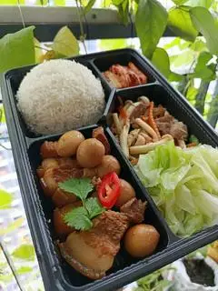 Hình ảnh Cơm Thịt Kho Tàu Trứng Cút