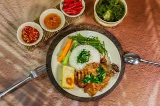 Cơm Tấm Sườn Chả - 60.000 ₫ tại Cơm Tấm Yến Vy - Nguyễn Thái Sơn