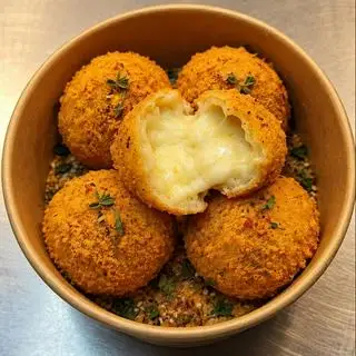 Hình ảnh Cheese ball lắc phô mai tuyết
