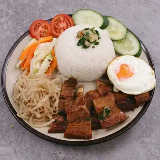 Hình ảnh Cơm tấm ba chỉ bì ốp la