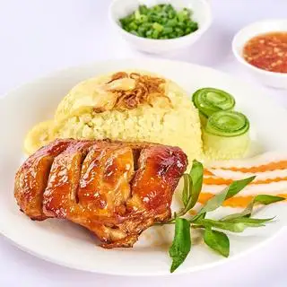 Cơm Gà Má Đùi Sốt Bơ Tỏi - 72.000 ₫ tại Cơm Gà Xối Mỡ 198 - Út Tịch