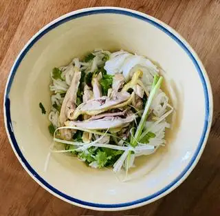 Phở Gà Thịt Đùi - 79.000 ₫ tại Phở Nhà Khoai - Nguyễn Thị Minh Khai