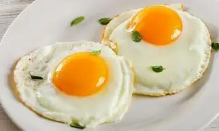 trứng chiên ( thêm )  - 10.000 ₫ tại Quyên - Cơm Gà, Bún & Gỏi Cuốn - Nguyễn Công Trứ