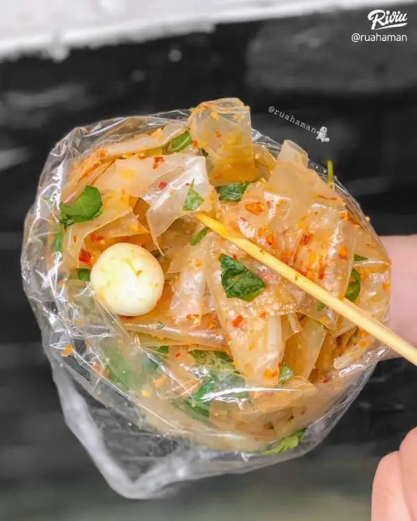 Bánh tráng tỏi ớt - trứng cút - 30.000 ₫ tại Tiệm Bánh Tráng Tỏi Ớt & Chân Gà Sốt Thái Cậu Bi - Lê Lai