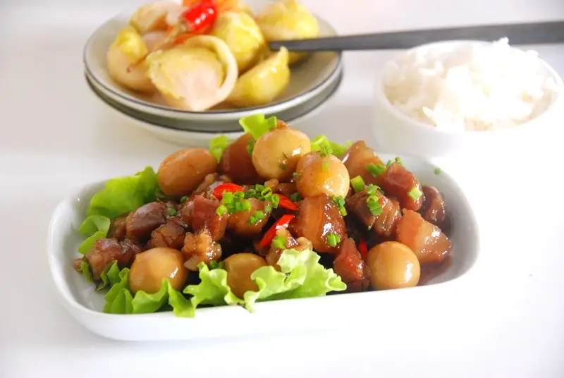 Hình ảnh Cơm thịt kho tàu - trứng cút