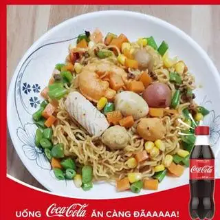Hình ảnh Mì trộn thập cẩm - Coca