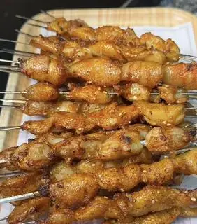 炭烤鸡脚筋串 - 3串Xiên gân chân gà nướng than (3 xiên) - 120.000 ₫ tại 京宴府 - Kinh Yến Phủ Lẩu & Nướng - Đường Số 8