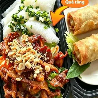 bánh hỏi thịt nướng chả giò  - 70.000 ₫ tại Quán Mẹ Kiệt - Bún Nước Tương & Bún Mắm Nêm - Nguyễn Văn Nghi