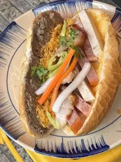 Bánh mì truyền thống - 49.000 ₫ tại Bánh mì Pategans - Võ Văn Kiệt