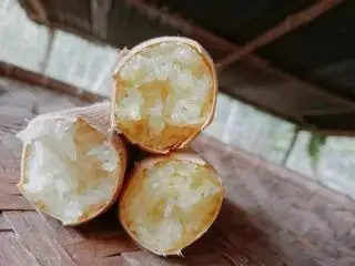 Cơm lam truyền thống  - 22.000 ₫ tại Gà Nướng Cơm Lam Hùng Kon Tum - Nguyễn Thượng Hiền