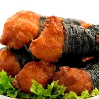 Hình ảnh gà cuộn rong biển chiên giòn