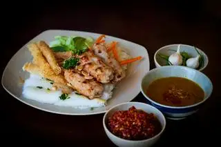Bánh hỏi nem nướng - sốt tôm thịt - 54.000 ₫ tại Cô Nga - Nem Nướng Chánh Hiệu Ninh Hòa - Hoa Cau