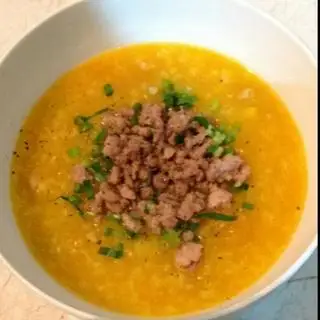 Hình ảnh cháo bò bằm bí đỏ 