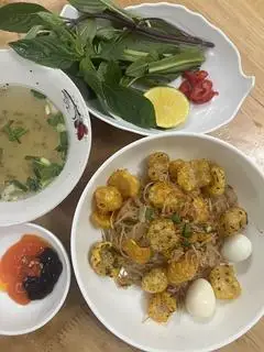 Hình ảnh Hủ tiếu trộn da giòn rôm rốp