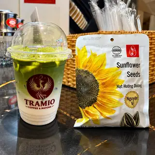 Hình ảnh matcha latte + hướng dương