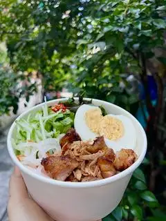 Hình ảnh Bún thịt nướng - trứng luộc