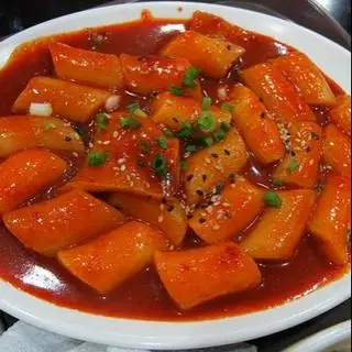 Hình ảnh Tokbokki Sốt Cay Hàn 