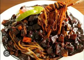 Mì tương đen trộn Xá xíu sốt chua cay - 45.000 ₫ tại Ola Tacos - Đường Số 10