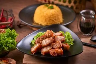 Cơm ba rọi chiên giòn - 68.000 ₫ tại Cơm Gà Xối Mỡ 142 - Lê Văn Duyệt