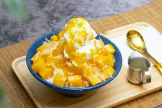 Bingsu xoài bưởi - Mango pomelo - 180.000 ₫ tại BINGO Cafe Saigon - Bùi Viện