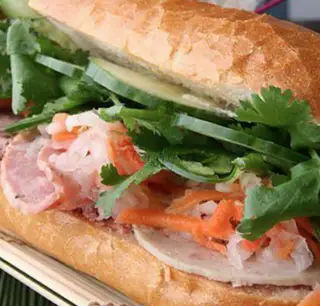 Bánh mì thịt chả đặc biệt - 27.000 ₫ tại Bánh Mì Hà Nội Ngọc Khánh - Nơ Trang Long