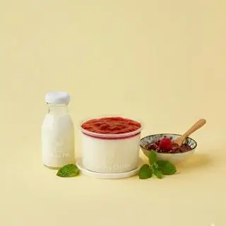 Panna Cotta Dâu Tây Hũ Nhỏ - 18.000 ₫ tại Bông Mây - Tiệm Trà Sữa, Cà Phê  & Panna Cotta - Cô Giang