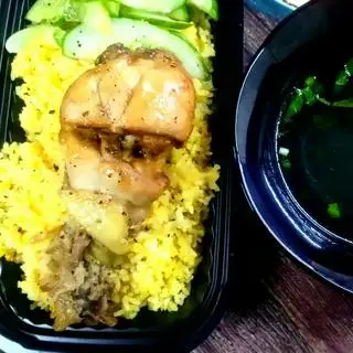 Hình ảnh Cơm đảo đùi gà sốt mắm phú quốc