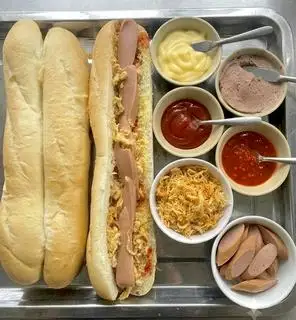 Hình ảnh Bánh mì que xúc xích