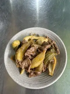 Hình ảnh Cơm bò xào cải chua