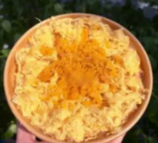 Hình ảnh Bông lan tô trứng muối chà bông truyền thống