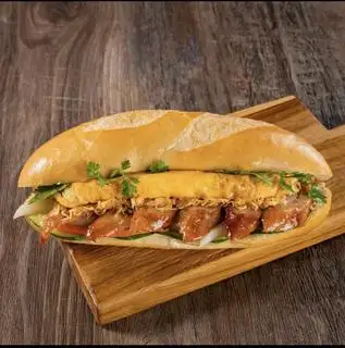 Hình ảnh Bánh Mì Nem Nướng Trứng