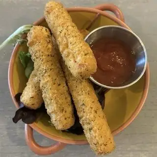 Hình ảnh 1 Phô Mai Que + 3 Cheese Ball ( kèm 1 sốt )