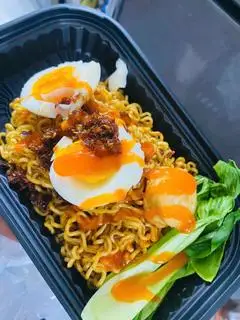 mì indo trứng ( chiên/ luộc ) - 29.000 ₫ tại Ú Nu - Mì Trộn Indomie, Trà Trái Cây & Nước Ép - Dương Bá Trạc