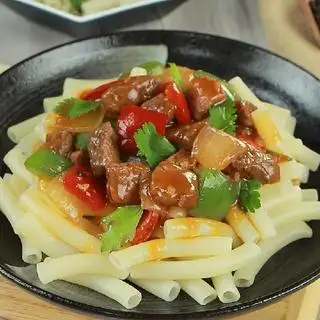 Nui xào bò lúc lắc - 55.000 ₫ tại Cháo Lòng Cô Ba - Chung Cư Trần Quang Diệu
