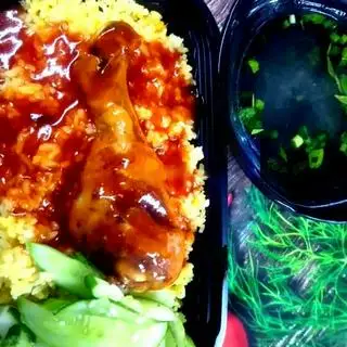 Hình ảnh Cơm đảo đùi gà sốt bbq