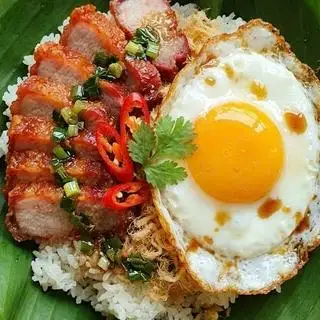 Hình ảnh Xôi mặn Heo Quay thêm Trứng ốp la