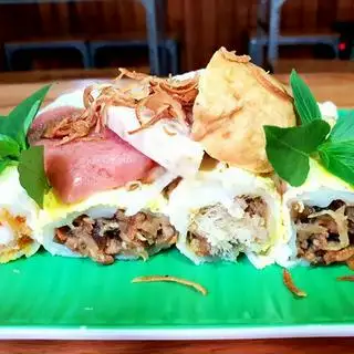 Bánh cuốn thập cẩm trứng - 45.000 ₫ tại Bánh Cuốn Hoa Kiều 2 - Nguyễn Tiểu La